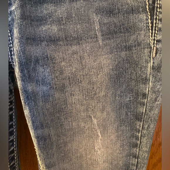 Miss me boot cut mid rise jeans in size 27, Inseam 34. Floral embellished butt - Picture 4 of 4